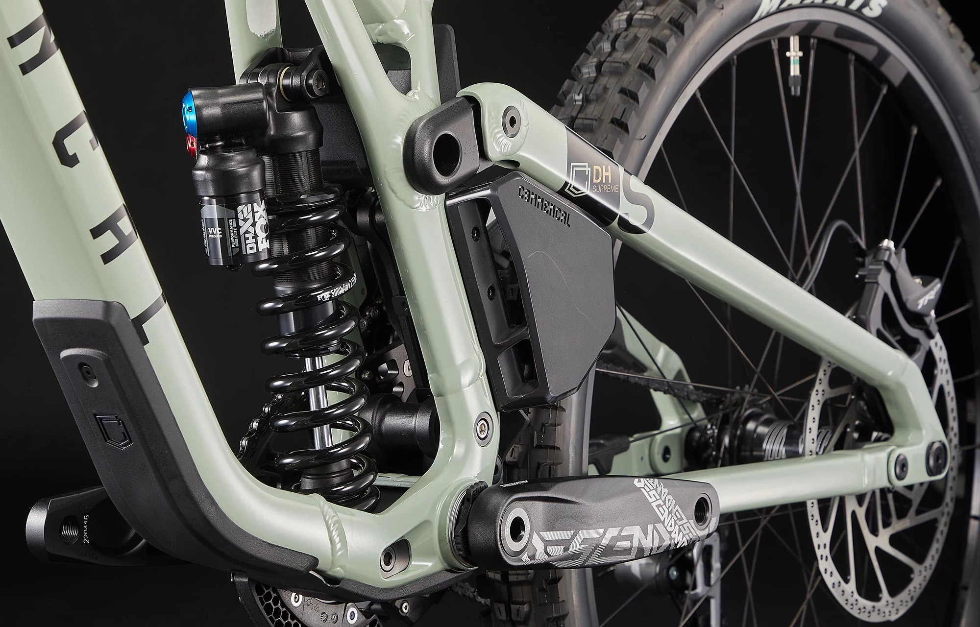 COMMENCAL SUPREME DH V5 ESSENTIAL HERITAGE GREEN 9 COMMENCAL SUPREME DH V5 ESSENTIAL HERITAGE GREEN – Image 7