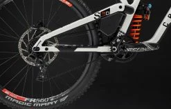 COMMENCAL SUPREME DH V5 SIGNATURE COIL PURE WHITE -Sacoche vélo Magasin de vente 22SUPV5TM 06 2000