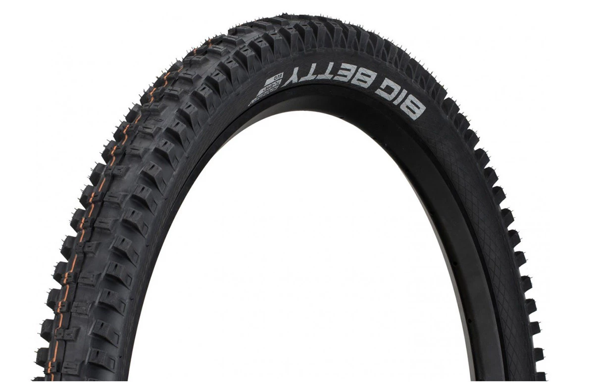 SCHWALBE BIG BETTY 27.5 X 2.4 SUPER GRAVITY ADDIX SOFT 3 SCHWALBE BIG BETTY 27.5 X 2.4 SUPER GRAVITY ADDIX SOFT