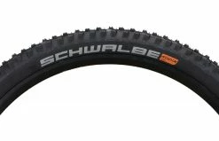 SCHWALBE BIG BETTY 29 X 2.4 SUPER GRAVITY ADDIX SOFT 8 SCHWALBE BIG BETTY 29 X 2.4 SUPER GRAVITY ADDIX SOFT -Sacoche vélo Magasin de vente A21TISCHBETTYSG29 02 1200